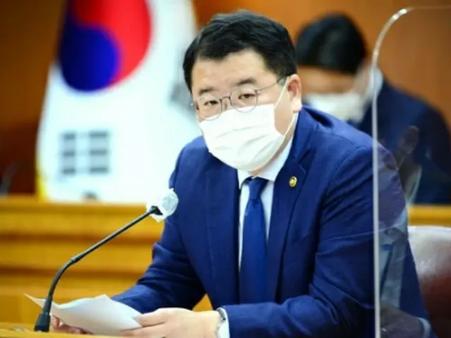 会議を主宰した崔鍾建氏（外交部提供）＝（聯合ニュース）≪転載・転用禁止≫