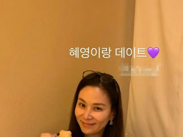 女優コ・ソヨン、高級感のあるコーディネートで近況を報告…「友人とデート」（画像提供:wowkorea）