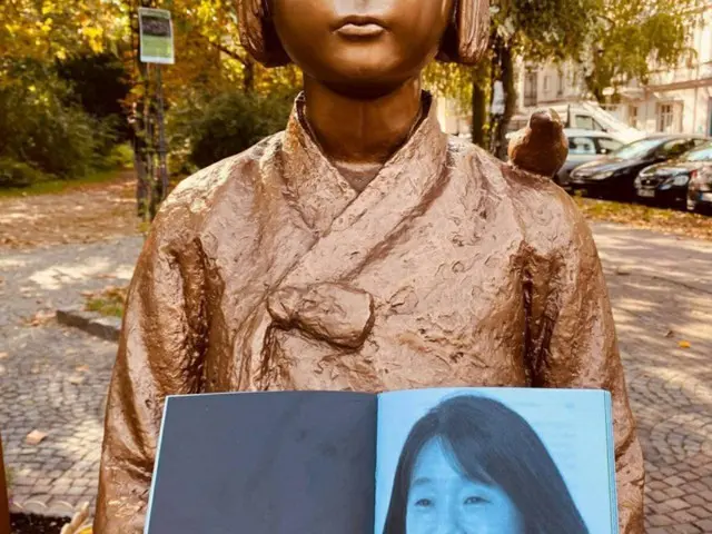 韓国議員、ベルリンの少女像への対応巡り「日本の撤去活動に比べて韓国の永久設置活動は不足」と指摘=韓国報道。写真は慰安婦運動家の経歴で国会議員になったユン・ミヒャン議員が公開した少女像の写真（画像提供:wowkorea）