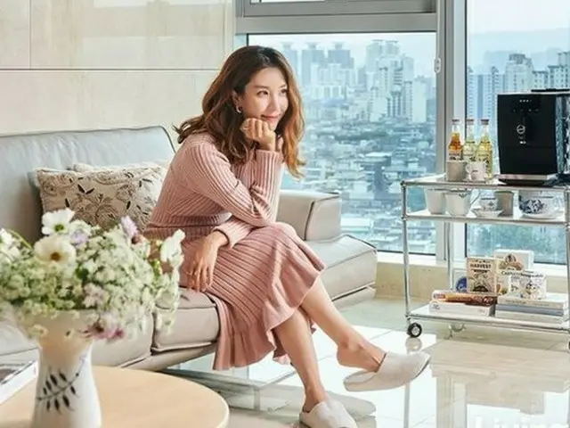 ミュージカル女優ハム・ヨンジが自宅で撮影した画報を公開した。（画像提供:wowkorea）