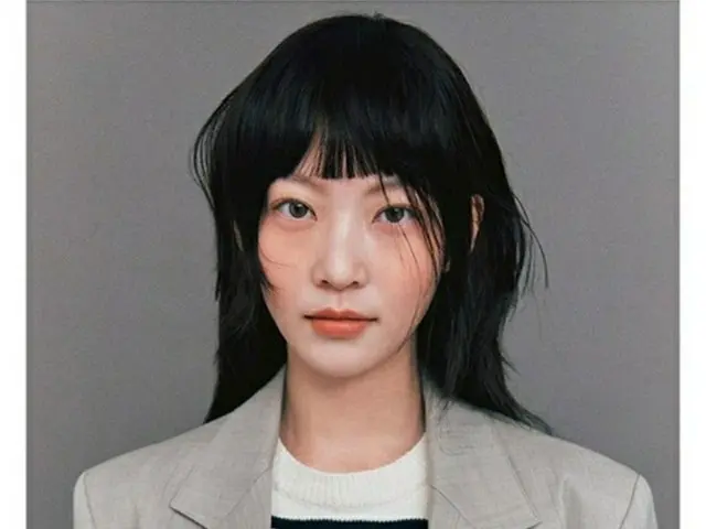 女優コン・スンヨン、愛らしい黒髪バングヘアー…すっかり変わった雰囲気（画像提供:wowkorea）