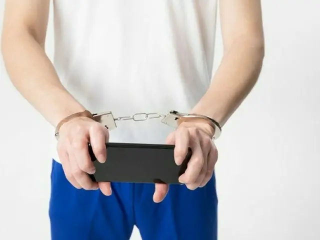 バックパックに携帯をぶら下げて盗撮した20代拘束…被害者は200人余＝韓国（画像提供:wowkorea）