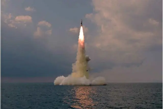 朝鮮中央通信は20日、国防科学院が19日に新型SLBMの発射実験を実施したと伝えた＝（朝鮮中央通信＝聯合ニュース）≪転載・転用禁止≫