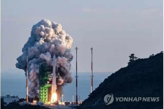 打ち上げられるヌリ（写真共同取材団）＝２１日、高興（聯合ニュース）