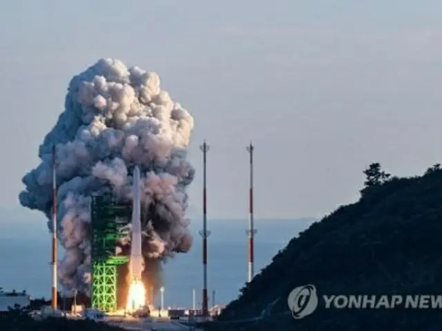 打ち上げられるヌリ（写真共同取材団）＝２１日、高興（聯合ニュース）