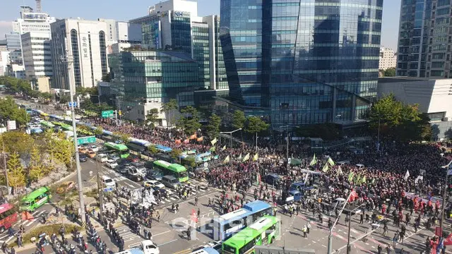 相次ぐ大規模集会にハロウィンまで…ウィズコロナに「赤信号」＝韓国