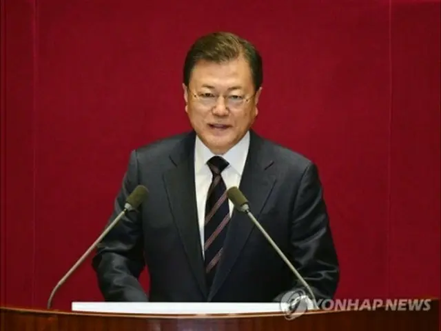 国会で演説する文大統領＝25日、ソウル（聯合ニュース）
