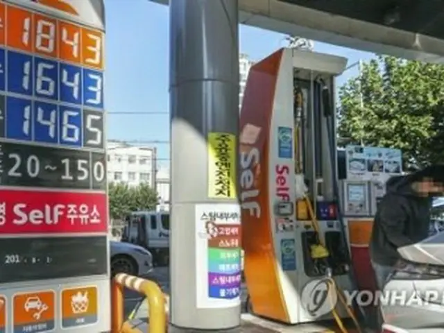 ガソリンスタンドに表示されたガソリンや軽油の価格（資料写真）＝（聯合ニュース）