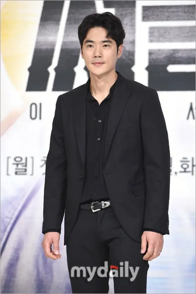俳優キム・ガンウ、死去したファンを追悼「つらい瞬間、あなたのおかげで立ち上がることができた」（画像提供:wowkorea）