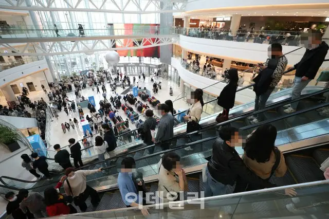 遊園地・ショッピングモールに人出戻る…平凡だが待望していた日常に＝韓国（画像提供:wowkorea）