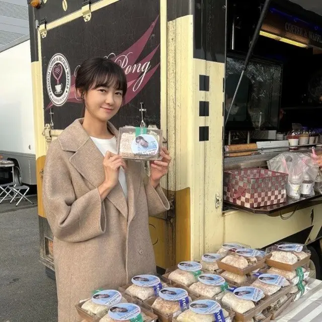 イ・ヨウォン、コーヒーカーのプレゼント…感謝を込めたワンカット（画像提供:wowkorea）