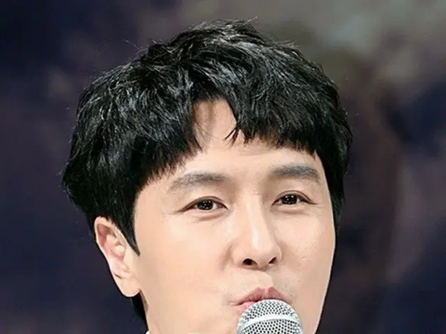 韓国グループ「SHINHWA」のキム・ドンワンが「MC THE MAX」イスを応援して、ファンと舌戦を繰り広げたことについて謝罪した。（画像提供:wowkorea）