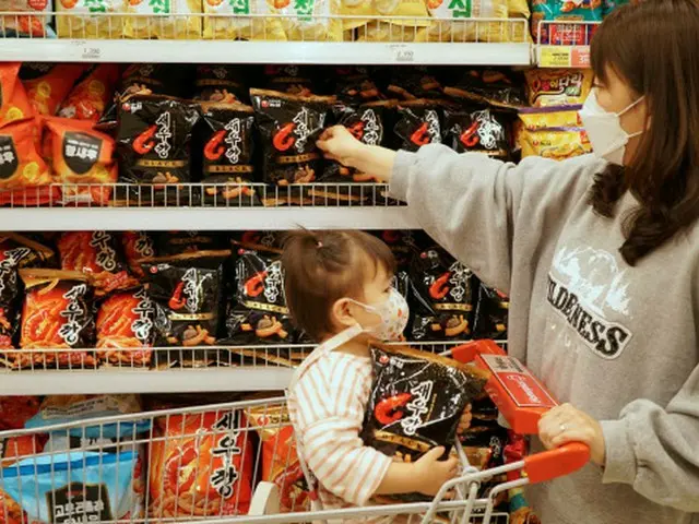 「セウカンブラック」発売2週間で200万袋販売を突破＝韓国農心（画像提供:wowkorea）