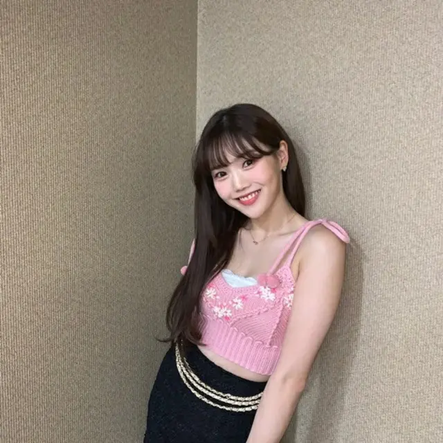 「OH MY GIRL」ヒョジョン、ロングヘアに変身…美貌がありえない（画像提供:wowkorea）