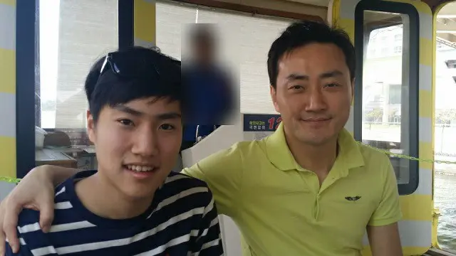 故ソン・ジョンミンさん（左）と父親のソンヒョン氏（右）（画像提供:wowkorea）