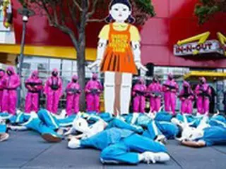 米国の動物愛護団体、「イカゲーム」の”だるまさんが転んだ”でデモ＝人気ファストフード店前で「屠殺反対」訴え
