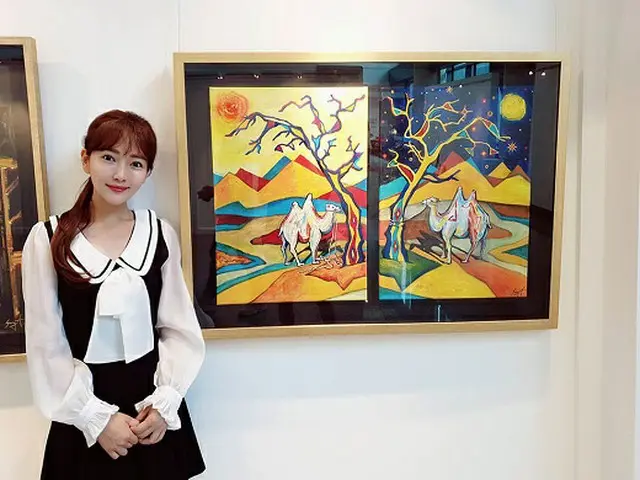 女優ユン・ソンアが描いた「ラクダと月」、1億ウォン（約1千万円）で落札＝芸能人”最高額”（画像提供:wowkorea）