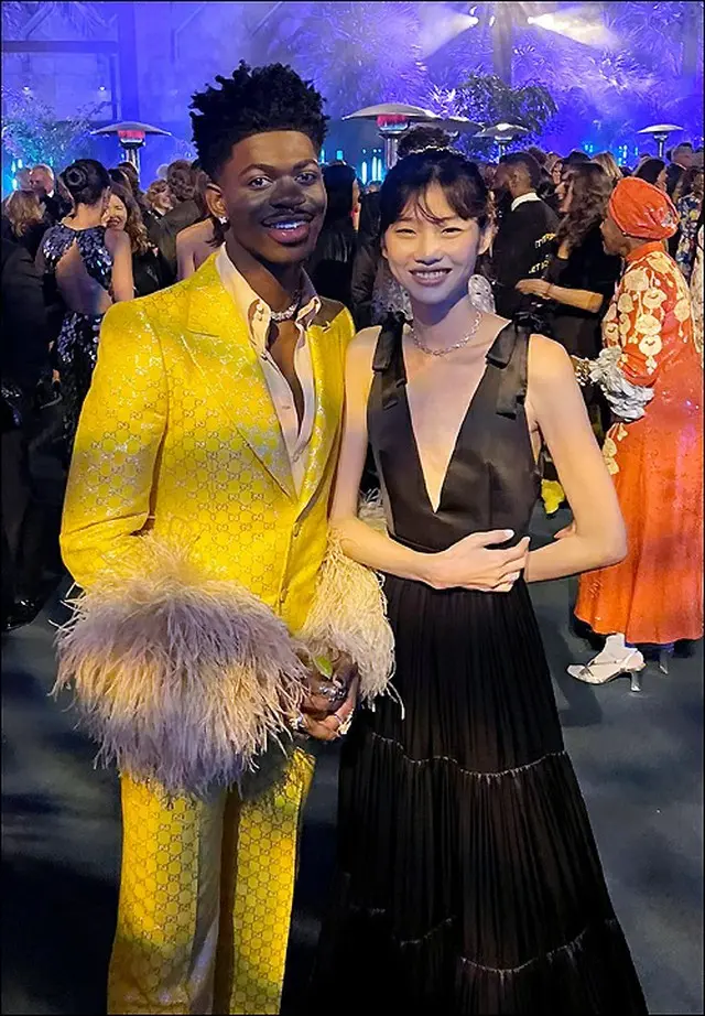 ラッパーのLil Nas X、「イカゲーム」女優チョン・ホヨンとのツーショット写真を公開（画像提供:wowkorea）