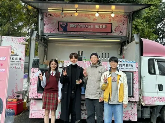 俳優チョ・ビョンギュ、2か月ぶりに近況伝える…コーヒーワゴンのプレゼント（画像提供:wowkorea）
