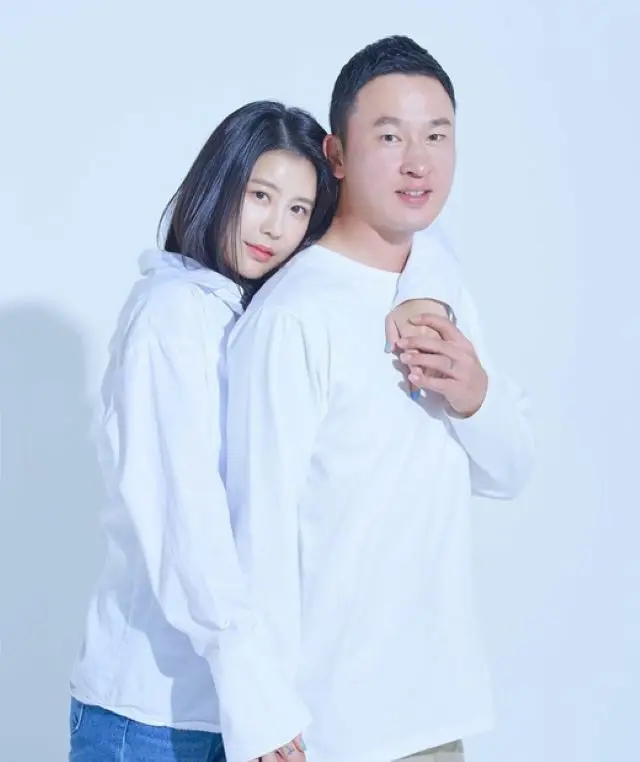 バスケ韓国代表出身キム・スンヒョン（右）＆女優ハン・ジョンウォン、結婚3年6か月で離婚と報道（画像提供:wowkorea）