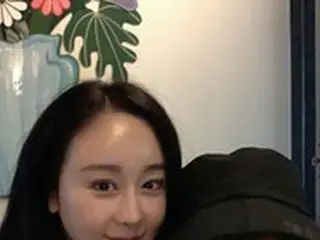 女優ハム・ソウォン、夫ジンファとレストランでデートを楽しむ様子を公開…「こんな素敵な場所をどうやって知ったの」