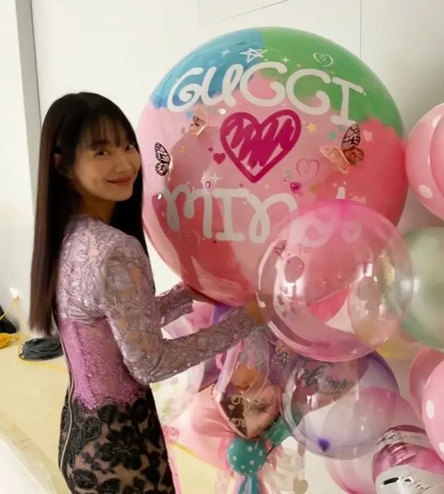 シン・ミナがラブリーな笑顔でファンの心を溶かした（画像提供:wowkorea）