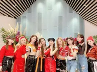 「NiziU」、新曲「Chopstick」をチャペルで“世界初披露”「新鮮でとても楽しかった」