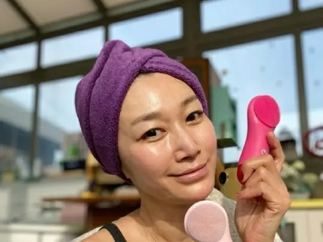 “47歳すっぴん”ピョン・ジョンス、輝く肌と洗練されたビジュアルに視線集中（画像提供:wowkorea）