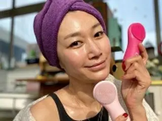 “47歳すっぴん”ピョン・ジョンス、輝く肌と洗練されたビジュアルに視線集中
