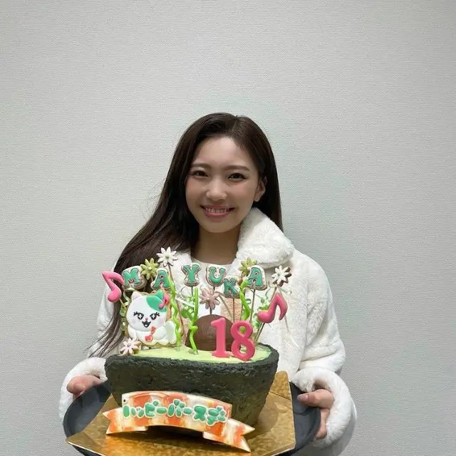 「NiziU」MAYUKA、本日（11/13）18歳の誕生日を迎え「ほんまに幸せ者」＆「Chopstick」MVが1,000万回突破の二重の喜び（画像:「NiziU」公式SNS）