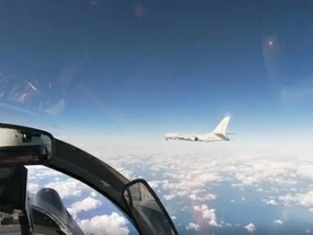 ロシアの戦闘機が中国の爆撃機を護衛する様子(ロシア国防省のユーチューブチャンネルより)=(聯合ニュース)