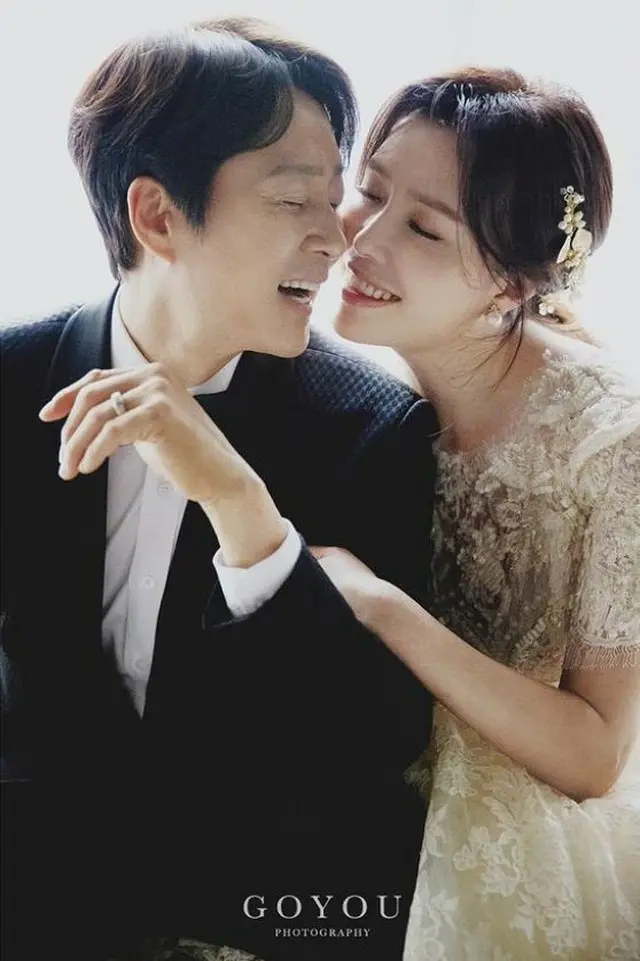 「結婚28周年」俳優チェ・ㇲジョン＆ハ・ヒラ、リマインドウェディング…20代のような美貌（画像提供:wowkorea）