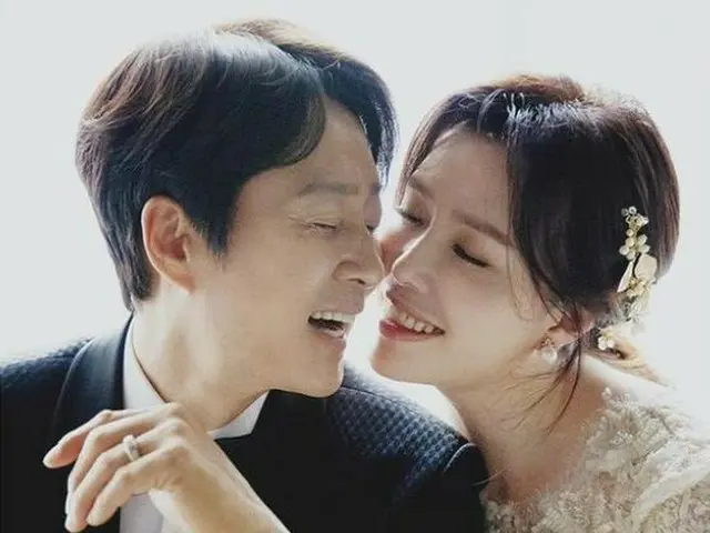 「結婚28周年」俳優チェ・ㇲジョン＆ハ・ヒラ、リマインドウェディング…20代のような美貌（画像提供:wowkorea）