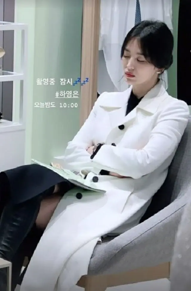 女優ソン・ヘギョ、 撮影現場でうとうと？…眠る姿も美しい（画像提供:wowkorea）