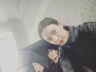 女優ハン・ヒョジュ、パク・ヒョンシク（ZE:A）と姉弟のようなほんわかツーショット…ドラマ「ハピネス」で共演中