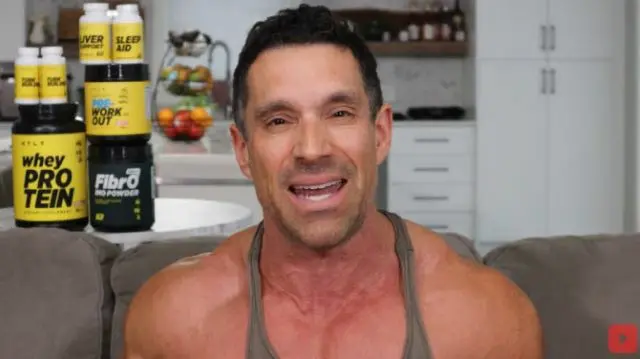 歌手キム・ジョングクのドーピング疑惑を提起したカナダ人ユーチューバー、結局謝罪「彼はきっとナチュラル」（画像提供:wowkorea）