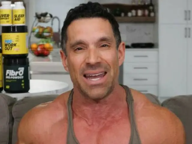 歌手キム・ジョングクのドーピング疑惑を提起したカナダ人ユーチューバー、結局謝罪「彼はきっとナチュラル」(画像提供:wowkorea)