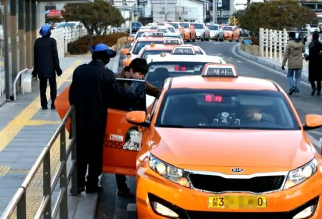 どこにもない空車… 営業制限・3部制を廃止したが、依然としてタクシー不足＝韓国（画像提供:wowkorea）