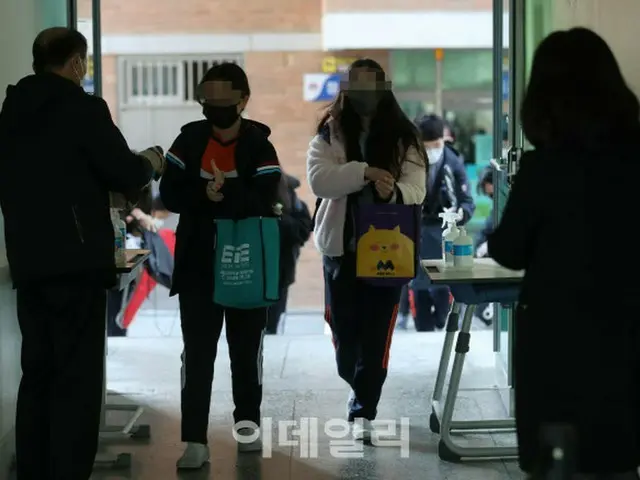 2年ぶりに開かれた学校の門…全国の学校で22日から全面登校＝韓国（画像提供:wowkorea）