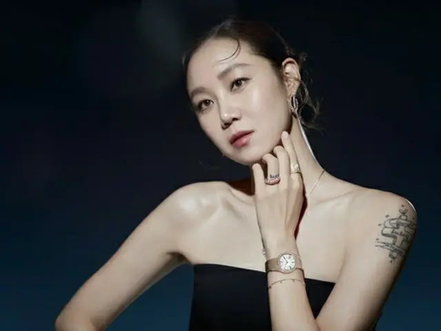 女優コン・ヒョジン、ブラックドレスでシックな魅力を披露（画像提供:wowkorea）