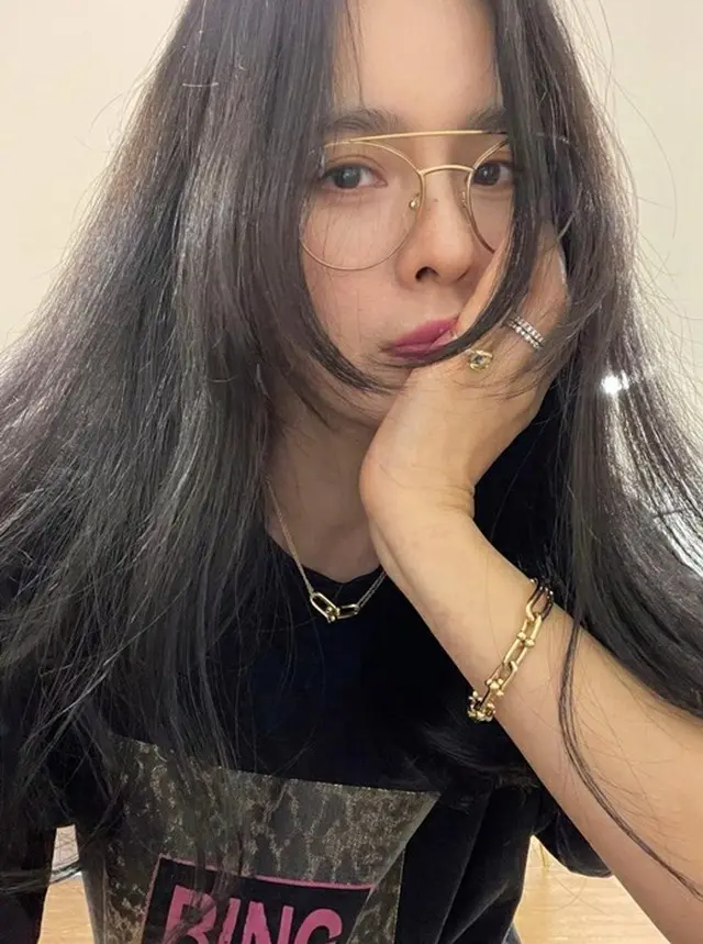 女優チョン・ヘヨン、まるで20代の若々しさだが…「老眼の始まり」（画像提供:wowkorea）