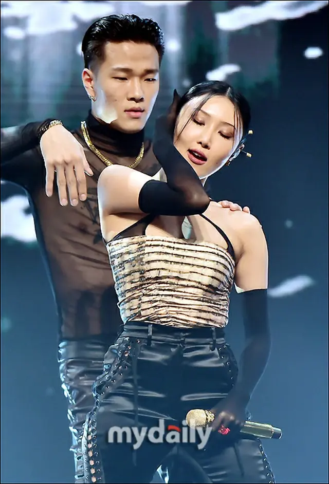 ファサ（MAMAMOO）、男性ダンサーとの”絡みダンス”が話題に（画像提供:wowkorea）