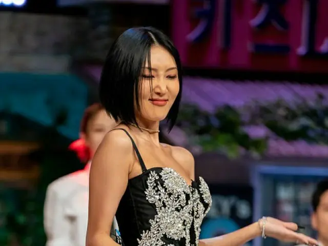 27日に放送されるケーブルチャンネルtvN「驚きの土曜日」にはグループ「MAMAMOO」のメンバームンビョルとファサが出撃した。（画像提供:wowkorea）