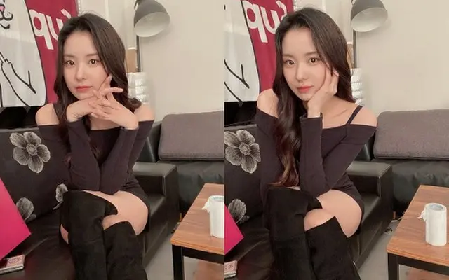 モデルのチェ・ヨンス、オフショルダーのワンピースを着てポーズ…「どの写真が一番良いですか？」（画像提供:wowkorea）