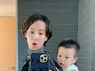 女優チョ・ヨジョン、赤ちゃんをおんぶして「女優の週末」…親友のソン・ヘギョも「赤ちゃんが二人」とコメント
