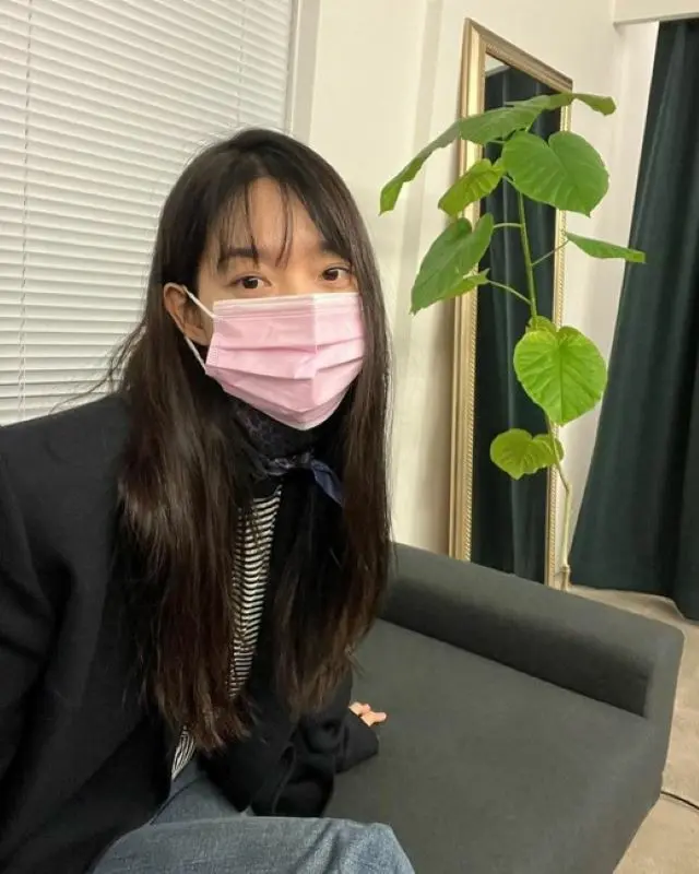 女優シン・ミナ、小顔際立つ日常ショット公開…吸い込まれそうな瞳でフォロワーたちを魅了（画像提供:wowkorea）