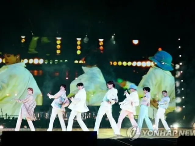 「BTS　PERMISSION　TO　DANCE　ON　STAGE　―　LA」の28日の公演（ビッグヒットミュージック提供）＝（聯合ニュース）≪転載・転用禁止≫