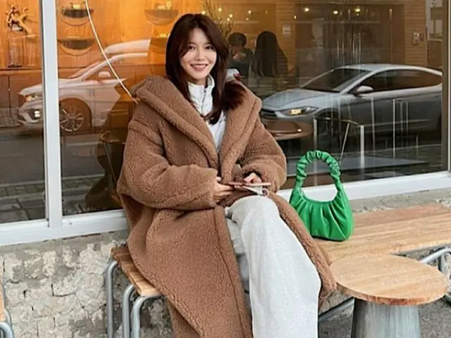 スヨン（ 少女時代）、約47万円のコート着て… 恋人チョン・ギョンホとカフェデート？（画像提供:wowkorea）