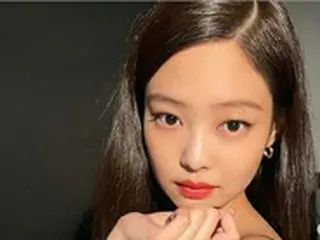 ジェニー（BLACKPINK）、美しい赤リップ“これ以上ないくらいの美貌”
