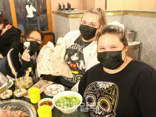 米国のホルモン焼き屋で「BTS合唱」[BTS LA現場]（画像提供:wowkorea）